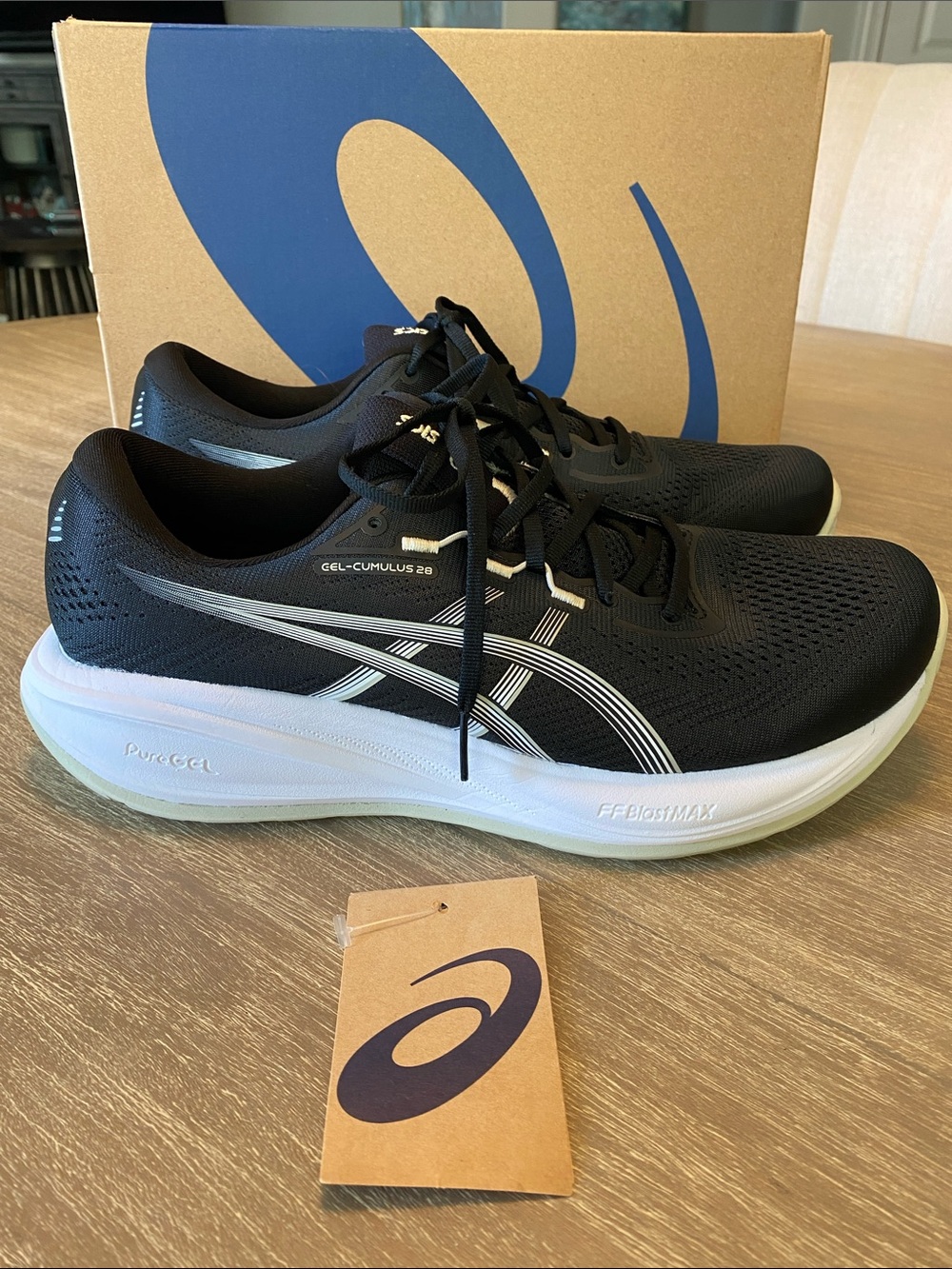 Asics Men’s GEL-Cumulus 28, M size 10 Wide